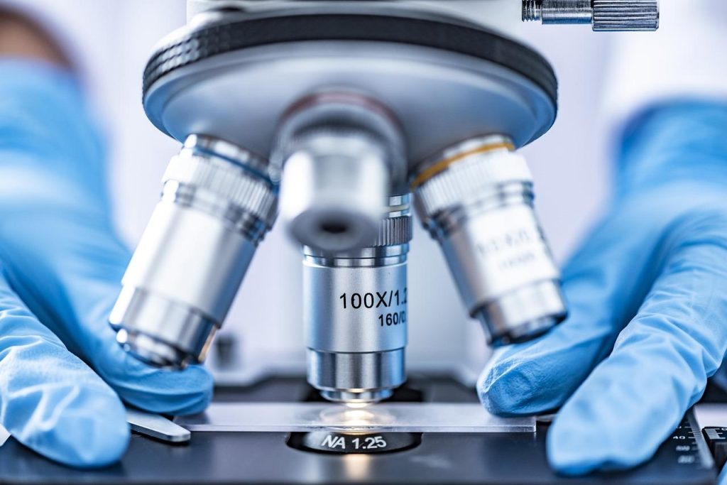Hoe wordt laserapparatuur gebruikt in de urologie? Laserapparatuur gebruikt in urologische behandelingen voor nierstenen en prostaatproblemen
