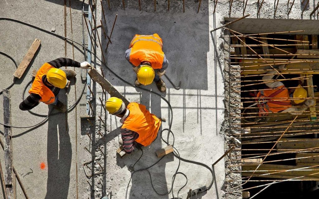5 Essentiële Tools die Professionals Gebruiken voor een Duurzaam Bouwproject Professionele tools en software voor duurzame bouwprojecten, inclusief BIM, energieprestatie-analyse en certificeringssysteme