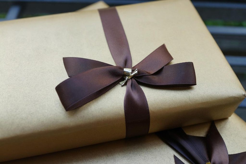 Online relatiegeschenken bestellen bij de groothandel: gepersonaliseerde geschenken met logo voor sterke merkpresentatie